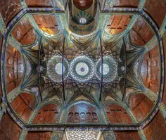 نمایی کامل از سقف داخلی تیمچه‌ی تجار ملک در بازار قیصریه 