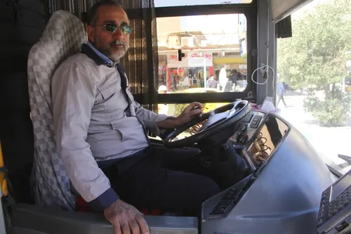 راننده اتوبوس اهوازی ۱۳ میلیون وجه نقد گم شده را به صاحبش