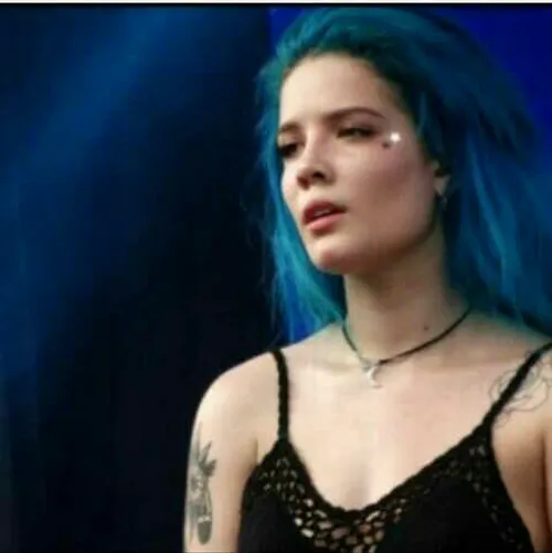 عاشق این عکسشم Halsey blue