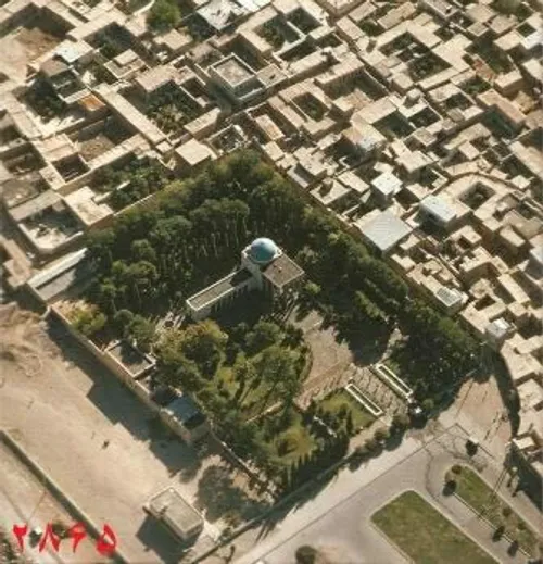 عکسی تاریخی از آرامگاه سعدی در شیراز سال 1355