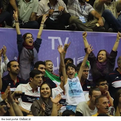 دیروز بازی والیبال ایران با آمریکا چند خانم با پاسپورت خا