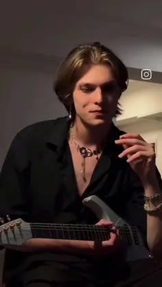 طرفدار اسکیز با گیتار❤️‍🔥