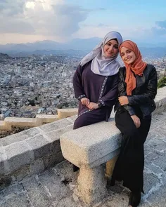 دو خواهر حزب اللهی