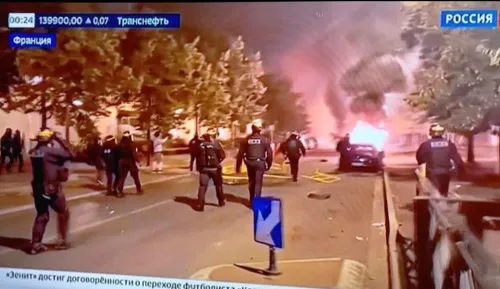 شبکه رسمی روسیه به طور زنده آتش زدن شهرهای فرانسه را پخش می کند.