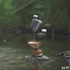 تعادل | هنر چیدمان سنگ ها در شرایط سخت
