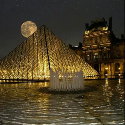 موزه لوور در مرکز پاریس قرار دارد. بیش از ۳۵ هزار اثر هنر
