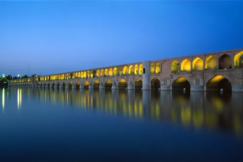 این هم سی و سه پل زیبای اصفهان و زاینده رود