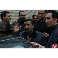 دکتر محمود احمدی نژاد در پایان مراسم تدفین والده گرامی شا