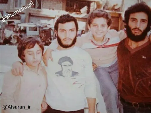 "امام قبله انقلابیون بود و چسباندن عکسش بر دیوار کاری عاد