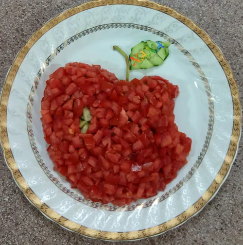 تزئین سالاد شیرازی