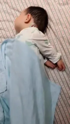 🔺 گلچین خوابیدن عجیب غریب بچه ها😍😂