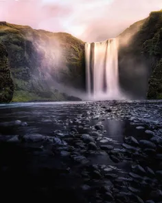 نمایی زیبا از آبشار اسکگوافوس در کشور ایسلند 