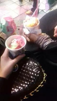 یه شب خیلییی خووب منو ابجیم ^_^ برام بستنی خرید