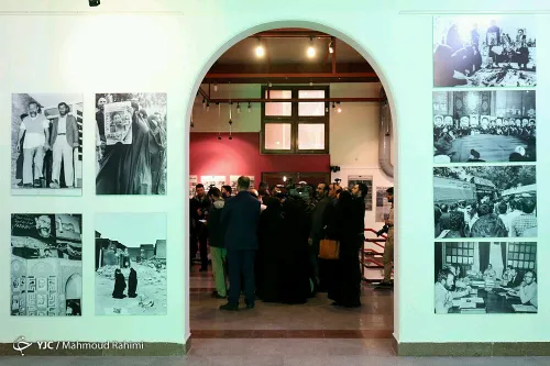 نمایشگاه جشنواره هنرهای تجسمی سرچشمه سرخ یادبود شهدای هفت