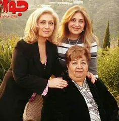 لیلا فروهر در کنار خواهر و مادرش .عکس بدون آرایش در ۵۶سال