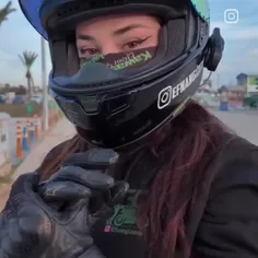 ‏وَقتی بُزرگ میشی کِه دیگِه تعدادِ آدَما بَرات مُهم نیست 