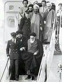 بازگشت امام خمینی (ره )به ایران  در ۱۲ بهمن سال ۱۳۵۷  پس 