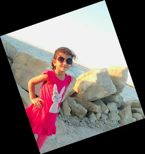 دختر قشنگم توی هوای پاییزه کناره دریای خلیج فارس نازنین د