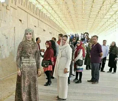 رونمایی از لباس هخامنشیان در شیراز توسط یک بانوی شیرازی ه