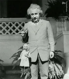 تصویری از آلبرت انیشتین با عروسک شبیه خودش در سال ۱۹۳۱
