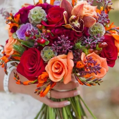 اگر عروسی تان در فصل پاییز است از این دسته گل ها بگیرید ا