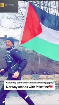 مرد نروژی که با پرچم #فلسطین در حال دویدنه