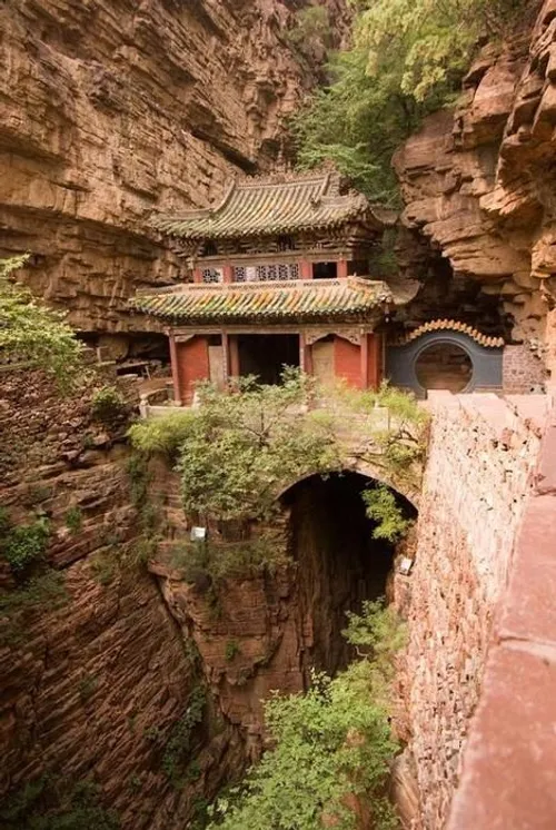 غار پل ماه، هونان ، چین