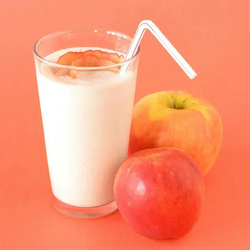 ماسک سیب و شیر خاصیت لایه برداری باعث شفافیت پوست می شود.