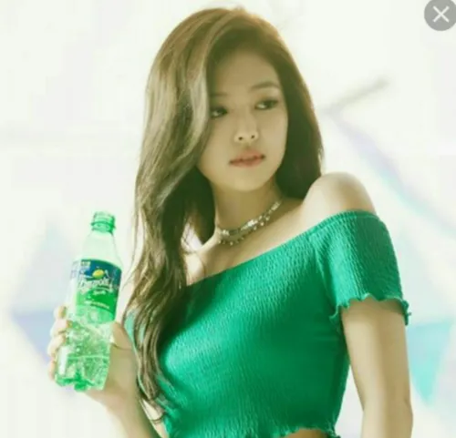 JENNIE