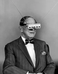 ‏هیگو گرنزبک رو میشه به نوعی مخترع اولین عینک واقعیت مجاز