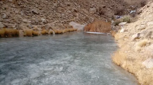 دریاچه یخزده. منطقه دره استخرها در روستای بنافت. 26 دی 1399