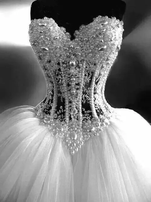 لباس عروس شاهانه.