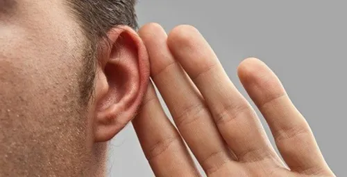 میانسالانی که از کاهش قدرت شنوایی رنج می برند بیشتر در مع