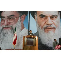 امام خمینی (ره) : سازش با شرق و غرب خودباختگی و خیانت به 