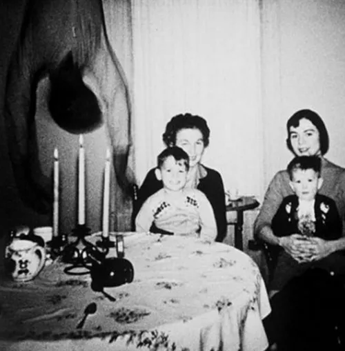 سال 1950 در تگزاس اعضای یک خانواده در حال عکاسی از خود بو