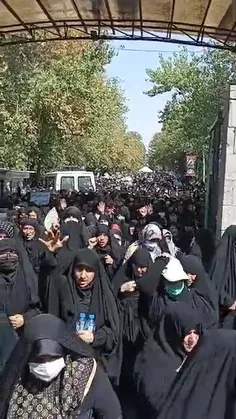 حمایت دختران دانشجو از رهبر انقلاب اسلامی