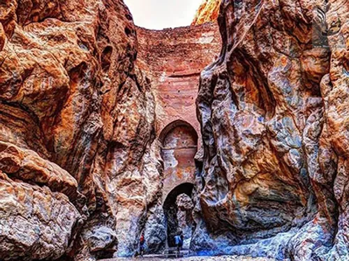 «دره جنی» یا «کال جن» دره ای است در اطراف روستای «ازمیغان