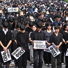 ⬅️ چند روز قبل 200 هزار معلم و جوان #کره جنوبی در اعتراض 
