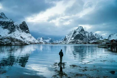 انسان برای دیدن چهره اش