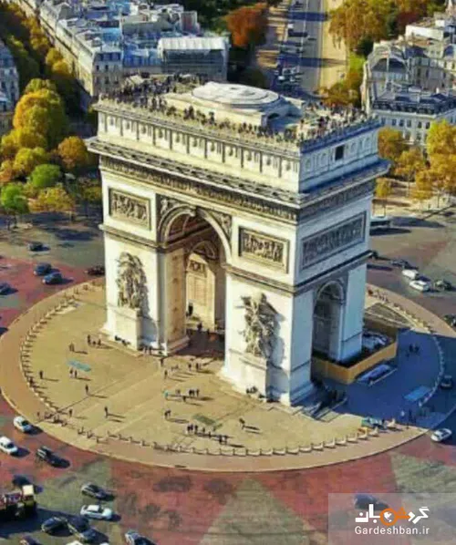 طاق پیروزی در پاریس و در انتهای خیابان شانزلیزه قرار دارد. این بنا به افتخار سربازانی ساخته شده که در طول تاریخ و به ویژه در دوران حکومت ناپلئون جان خود را در راه فرانسه فدا کرده اند.