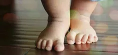 تاثیر پارکت و سرامیک در ایجاد صافی کف پای کودکان