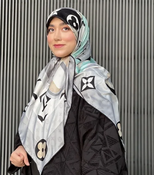 لباسهای فرح خانم کاملا اسلامی هست