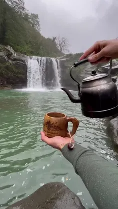 چای ریختن در کنار آبشارها