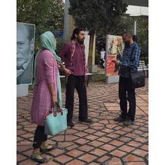 Trendy folks outside an art galleries building | 15 Oct '