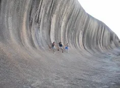سنگی شبیه موج آب در استرالیا