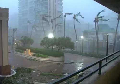 🔸 بی اهمیتی دولت آمریکا به طوفان زدگان پورتوریکو + فیلم