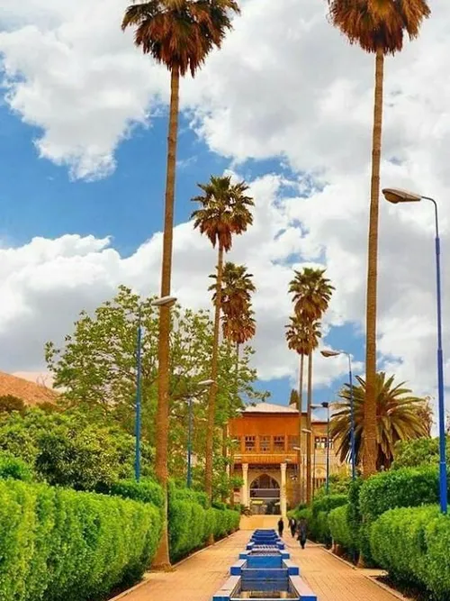 باغ دلگشا یکی از باغ های دیدنی و تاریخی شیراز با خیابان ه