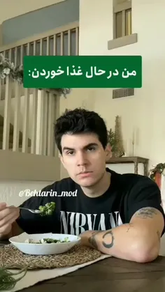 وجداناً این چه وضع غذاخوردنه 😂🤷🏻‍♂