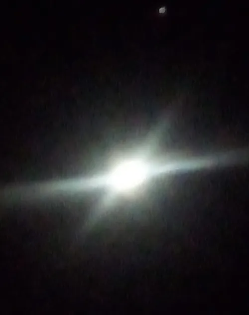 این عکس خودم از ماه گرفتم امشب