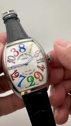 این ساعت به ساعت دیوانه معروفه و اعداد درونش به صورت 